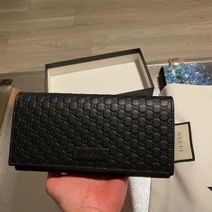 Gucci women’s wallet black leather long continental